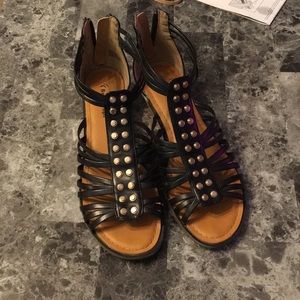 Bare traps sandals gladiator style